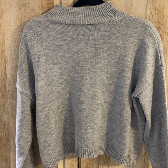 ๐2 for $20๐ Adorable Cropped Sweater - Picture 3 of 3